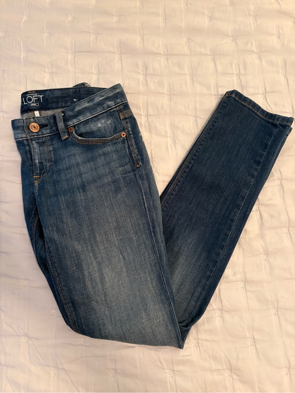 Size 2 LOFT Women's Mid Wash modern slim Skinny Jeans - Blue